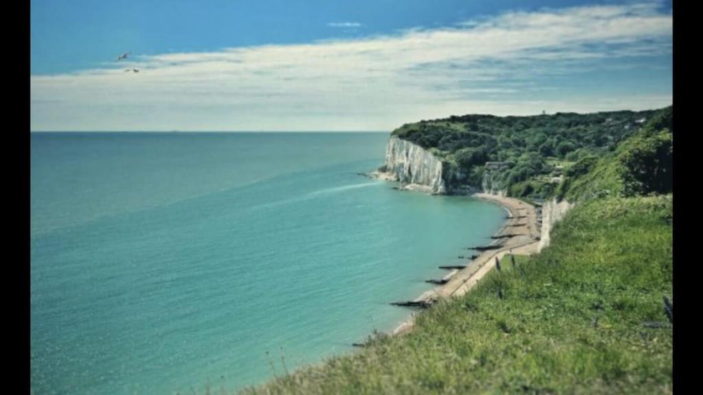 Foxes Sea Side Retreat Deluxe Chalet Is A Lovely Holiday Home Tucked Away On The Kent Coast Kingsdown  외부 사진