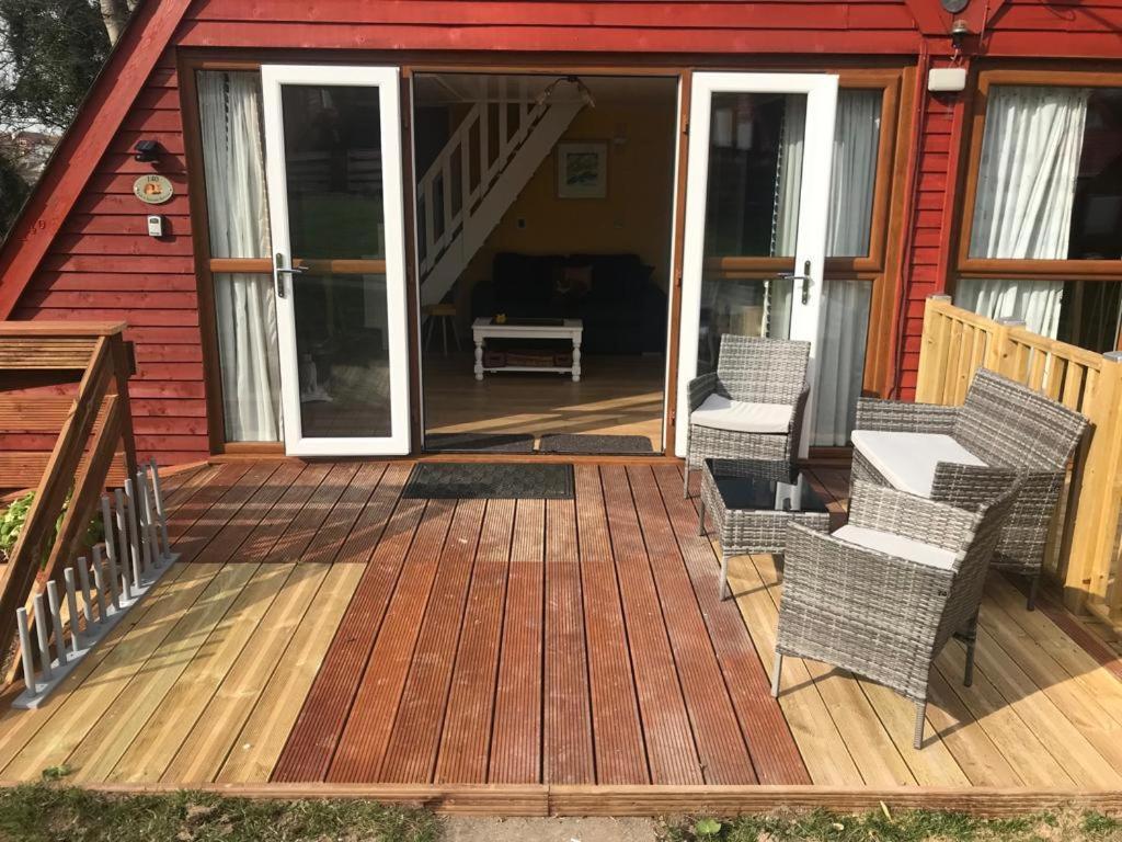 Foxes Sea Side Retreat Deluxe Chalet Is A Lovely Holiday Home Tucked Away On The Kent Coast Kingsdown  외부 사진
