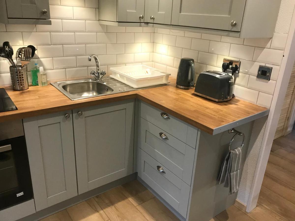 Foxes Sea Side Retreat Deluxe Chalet Is A Lovely Holiday Home Tucked Away On The Kent Coast Kingsdown  외부 사진