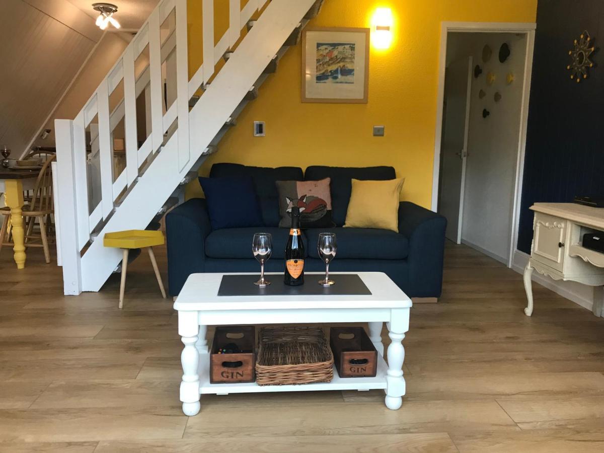 Foxes Sea Side Retreat Deluxe Chalet Is A Lovely Holiday Home Tucked Away On The Kent Coast Kingsdown  외부 사진