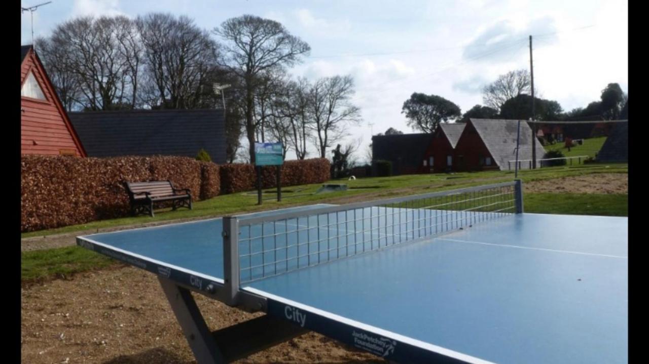 Foxes Sea Side Retreat Deluxe Chalet Is A Lovely Holiday Home Tucked Away On The Kent Coast Kingsdown  외부 사진