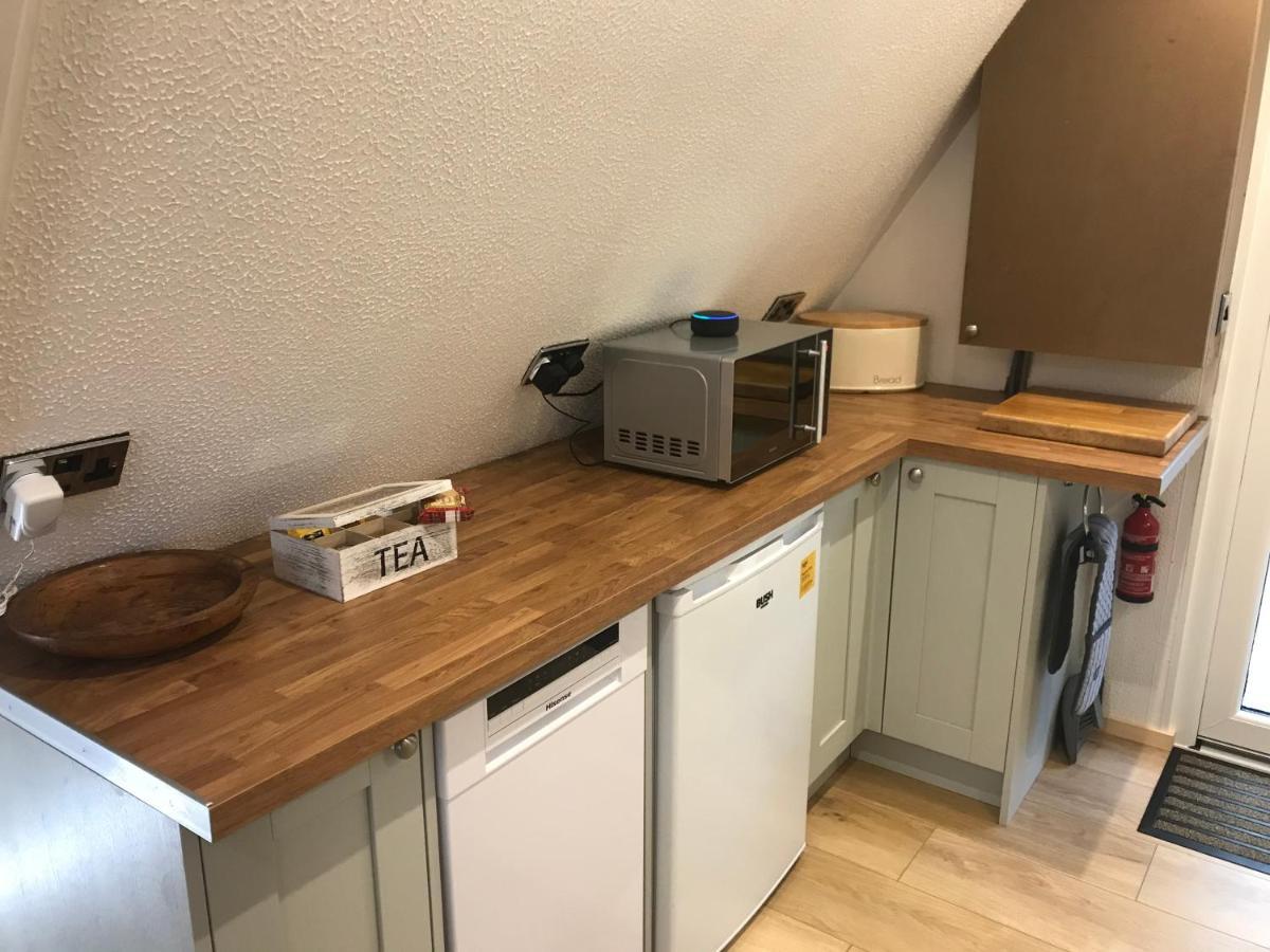 Foxes Sea Side Retreat Deluxe Chalet Is A Lovely Holiday Home Tucked Away On The Kent Coast Kingsdown  외부 사진