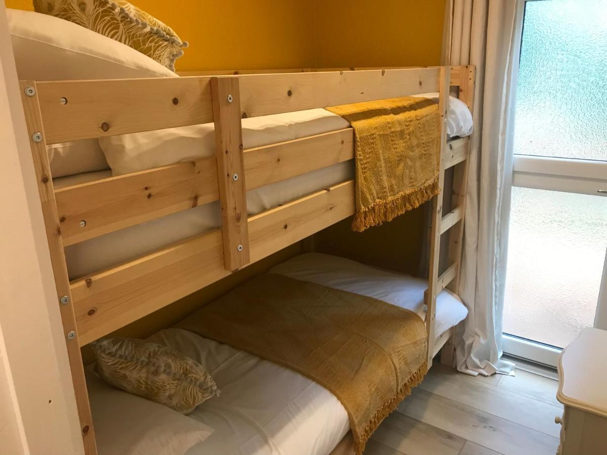 Foxes Sea Side Retreat Deluxe Chalet Is A Lovely Holiday Home Tucked Away On The Kent Coast Kingsdown  외부 사진