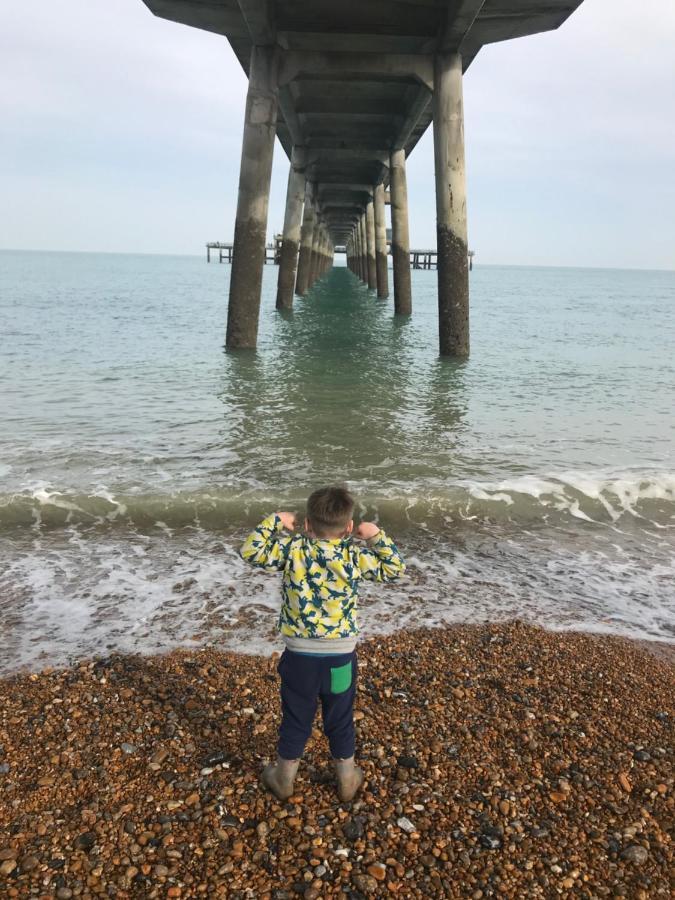 Foxes Sea Side Retreat Deluxe Chalet Is A Lovely Holiday Home Tucked Away On The Kent Coast Kingsdown  외부 사진
